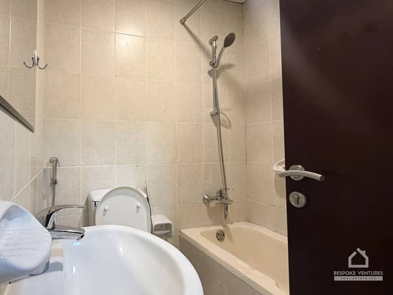 22 GG2 2ND BATHROOM BESPOKE. jpg