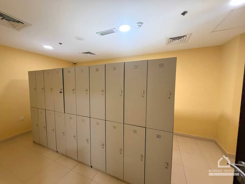 25 GG2 LOCKER ROOM. jpg