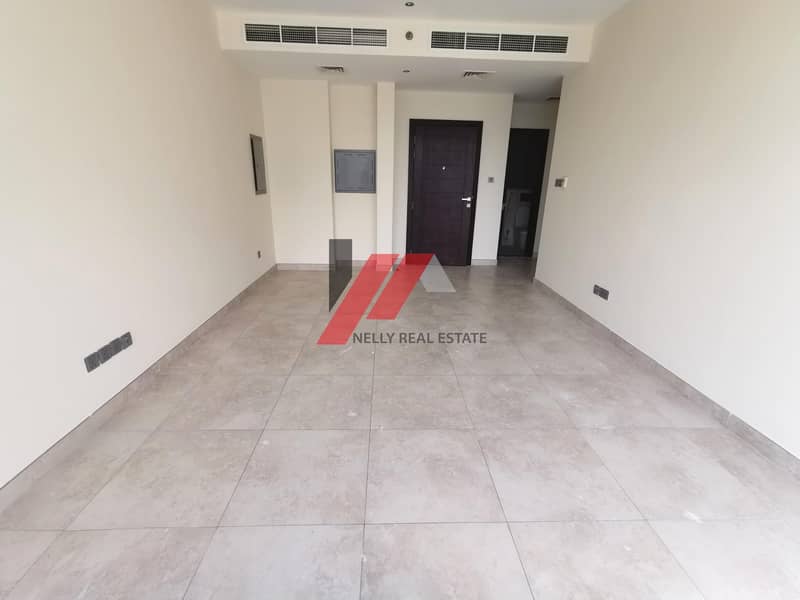 2 Spacious 1bhk flat with big balcony near Mall of Emirates in 50k/4cheq