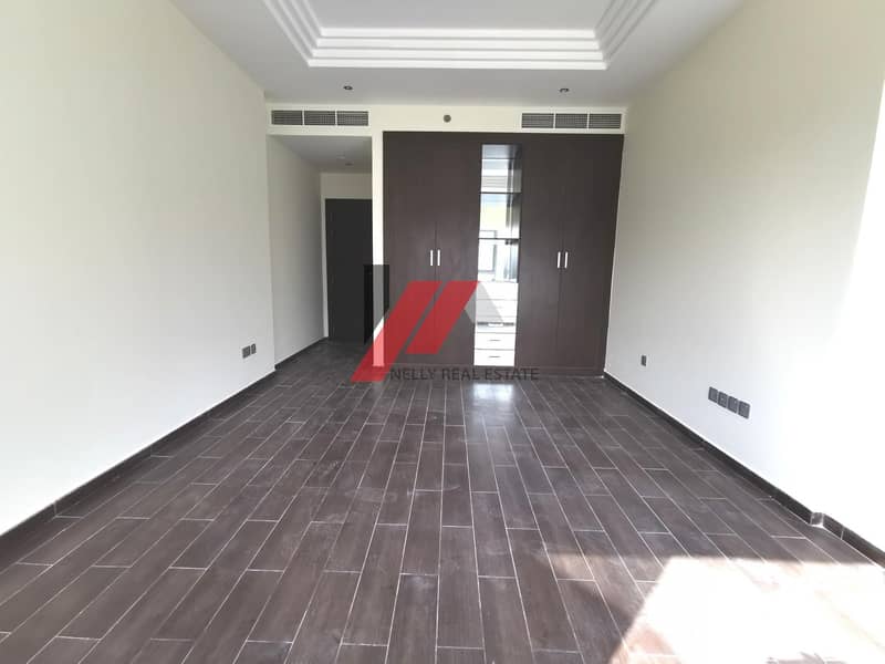 5 Spacious 1bhk flat with big balcony near Mall of Emirates in 50k/4cheq