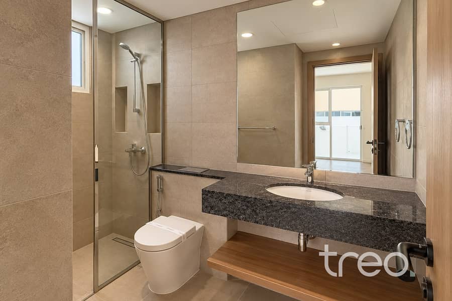 15 Bath 1 M637 Nice 1, Damac Lagoons. jpg