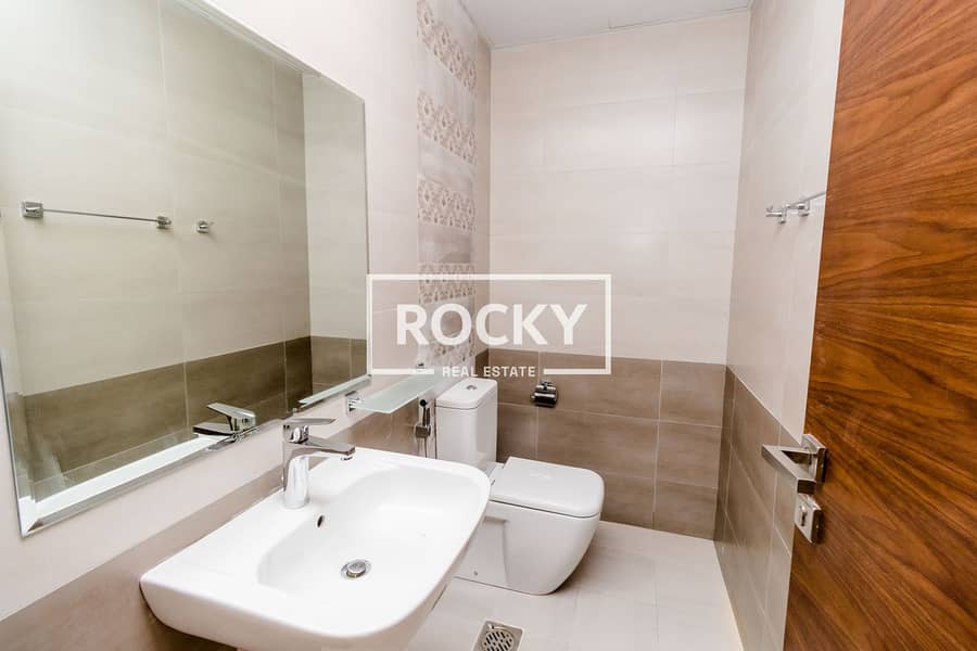 10 Rocky Real Estate - Al warqa 1 - Sami Al Reyami Building - Apartment (2 of 12). JPG