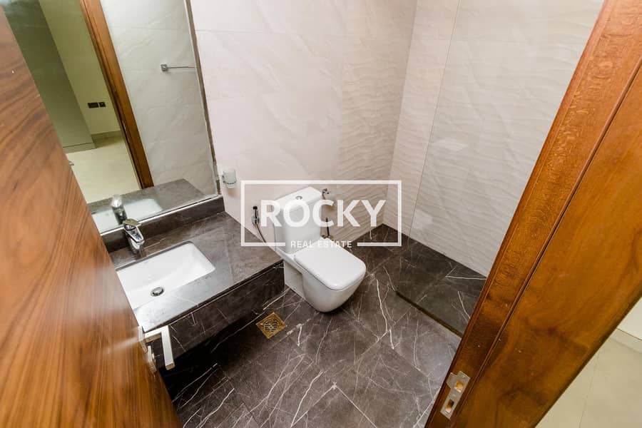 12 Rocky Real Estate - Al warqa 1 - Sami Al Reyami Building - Apartment (9 of 12). JPG