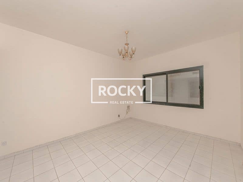BurDubai_AbdulQader_211-Studio-WOB-(1-of-16). jpg BurDubai_AbdulQader_211-Studio-WOB-(1-of-16). jpg