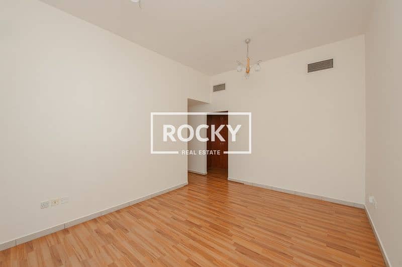12 BurDubai_NANLootah_403-2BR-Office-WB (15 of 20). jpg