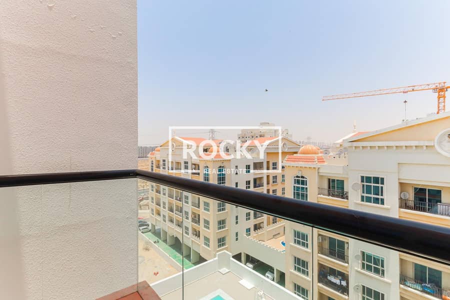 6 Chez moi - Balcony (2). JPG