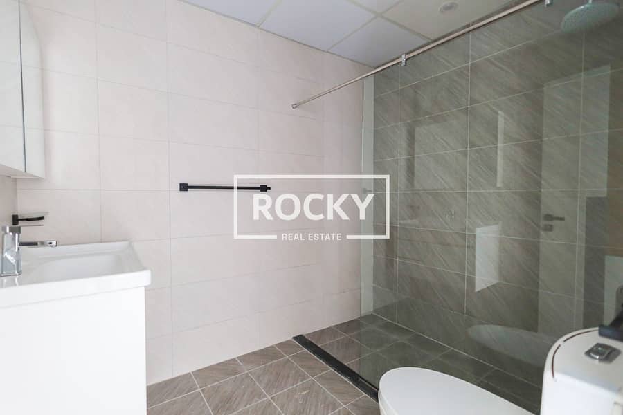 8 Chez moi - Bath room. JPG