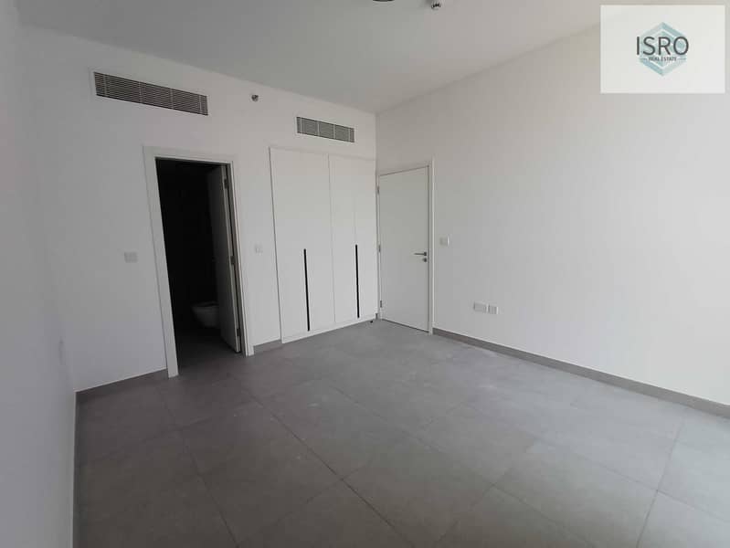 12 1000518981. jpg
