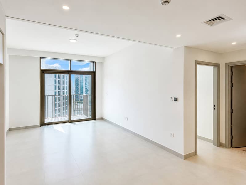 5 Empty modern apartment interior. jpg