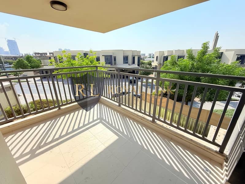 17 f9935e4d-9bab-40f7-b46b-4596d97439bd. jpg