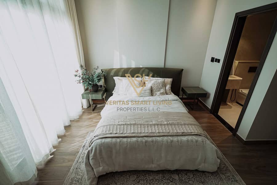 9 Bedroom right. . . . JPG