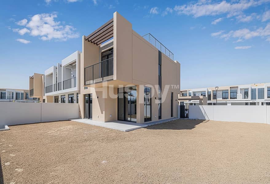 Corner Unit | Landscaped | Near Amenities Corner Unit | Landscaped | Near Amenities