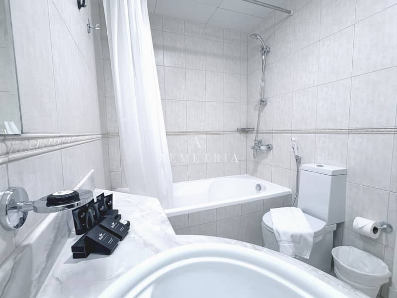 15 master bathroom. jpg