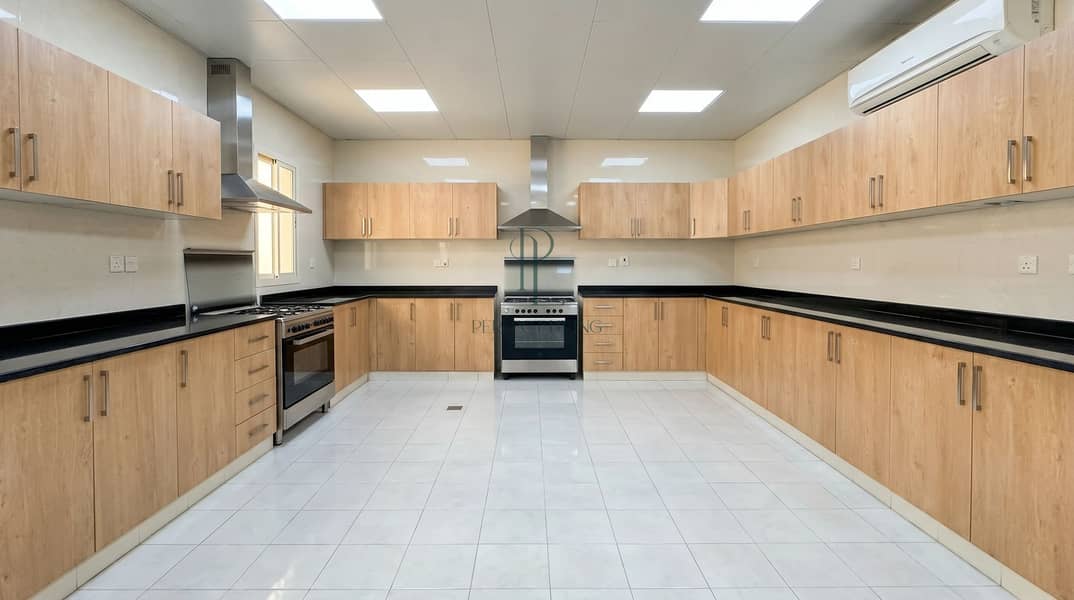11 large_kitchen_empty_polished. jpg