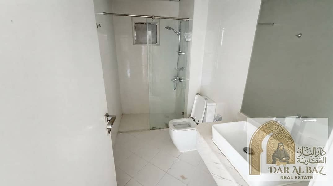 12 Enhancing_real_estate_listing_ph…_20260916052603. jpeg