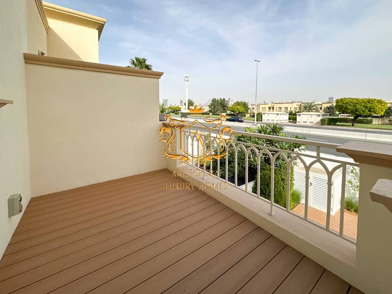 33 Terrace 01. jpg