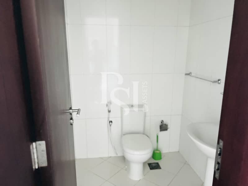 10 BATHROOM. jpeg