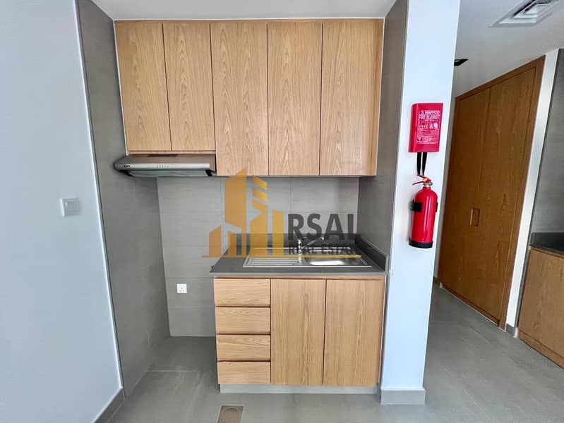 7 bf0598ef-67e2-4efc-a832-d19bbda3a0fa. jpg