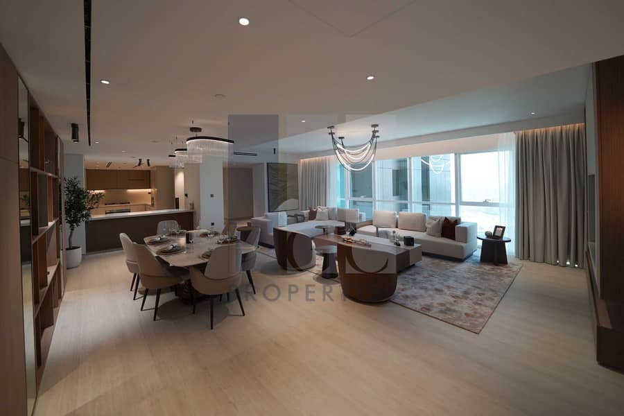 8 Livingroom & Dining 1. jpg