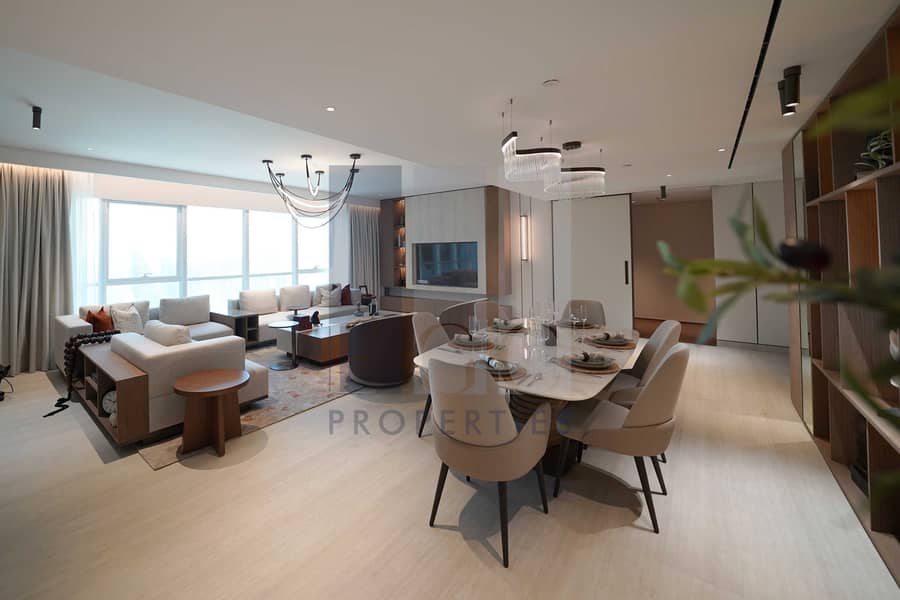 9 Livingroom & Dining 2. jpg