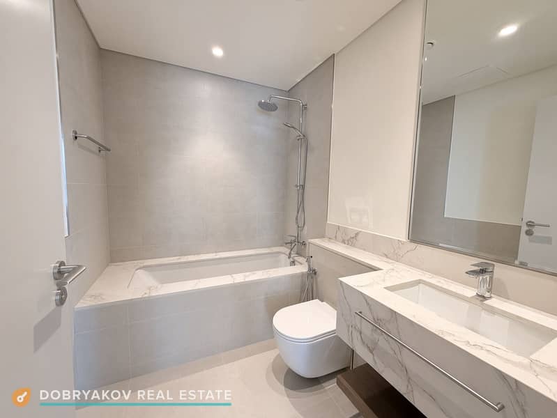 14 15_bathroom_bathtub. jpg