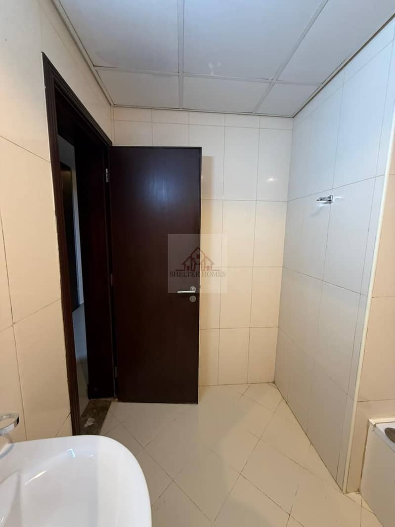 13 b4b67d5c-2cfa-44f8-82eb-08c083688733. jpg