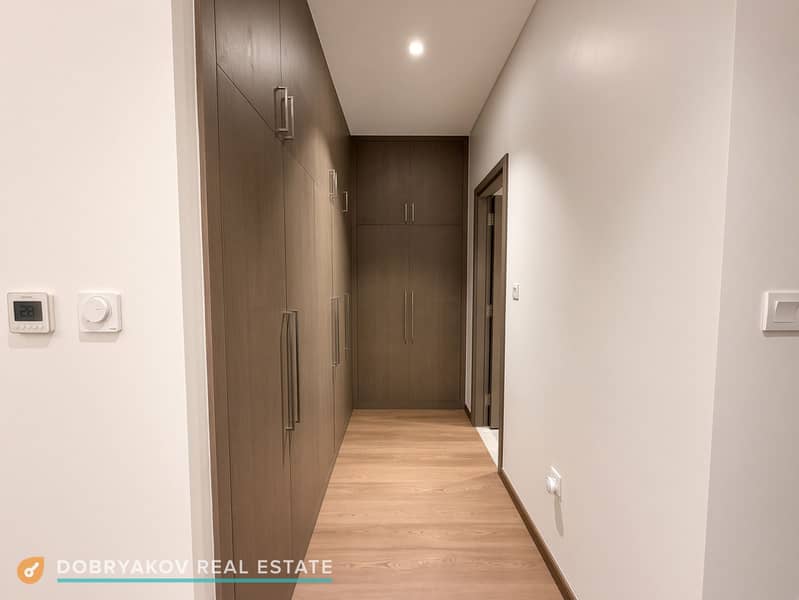 27 09_closet_corridor. jpg