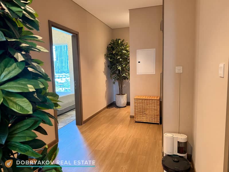 28 08_hallway_to_bedroom. jpg