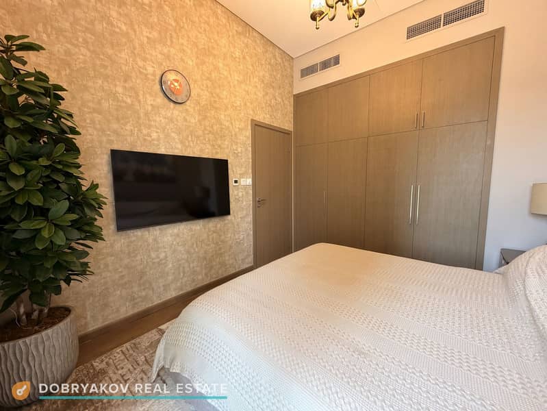 32 02_bedroom_tv_wardrobe. jpg