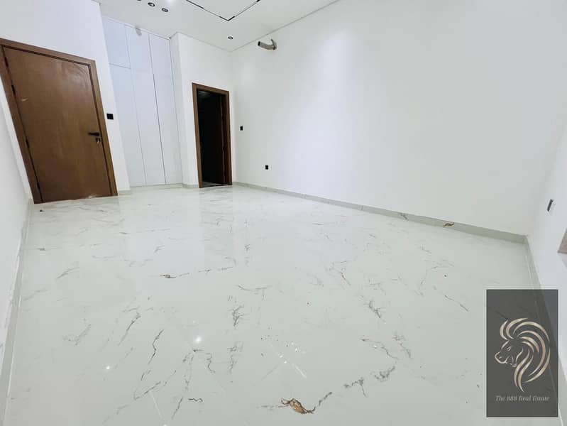 16 05dab97f-c334-4b21-8aed-4ec7d079fca5. jpg