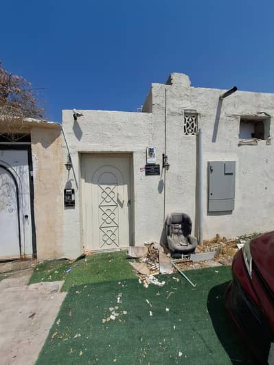 5 Schlafzimmer Building zum Verkauf in Al Qadisiya, Sharjah - 6048107f-b79e-437c-8bb5-79b239458e6c. jpg