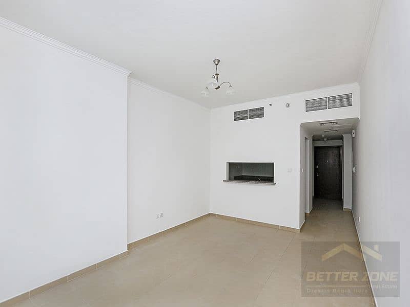 2 Living Area. jpg. jpeg