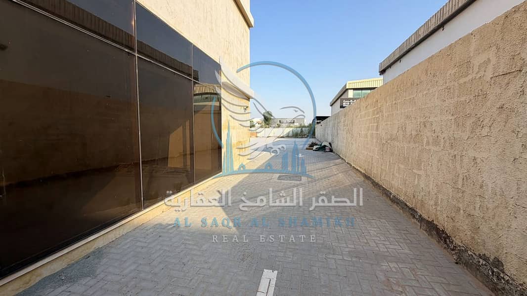 5 showroom-yard-for-rent-sajaa-property-07. jpg