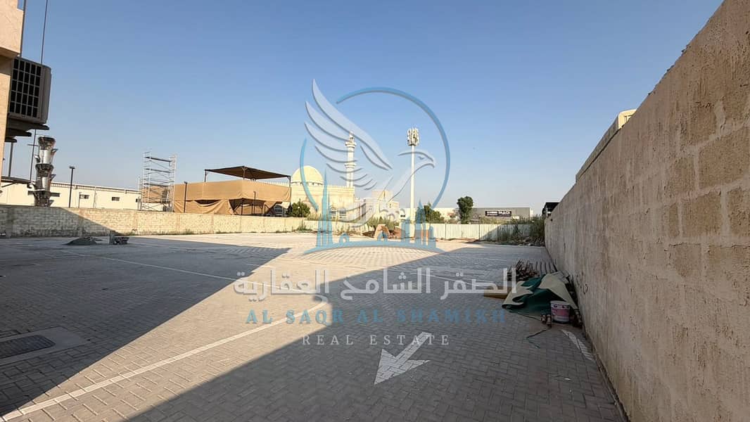 9 showroom-yard-for-rent-sajaa-property-14. jpg