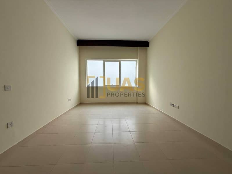 10 e127e6cb-cb30-4fe2-8d2a-8de265feabbb. jpg