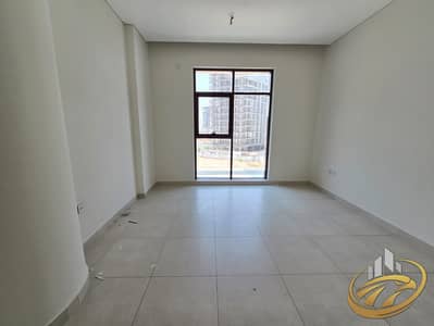 1 habitación Apartamento para en Alquiler en Dubai Land Residence Complex (DLRC), Dubai - WhatsApp Image 2026-09-19 at 18.02. 20. jpeg