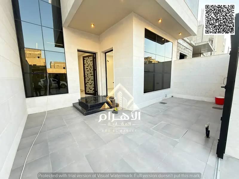2 864805439-1066x800. webp