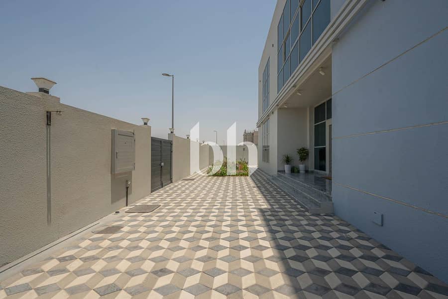 8 Image 0
