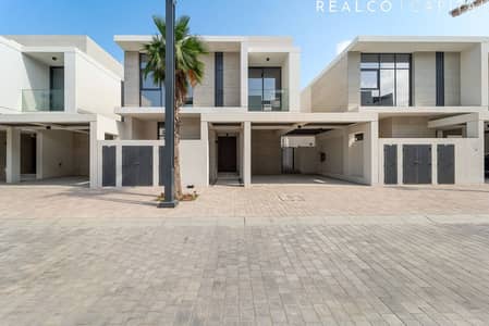4 Bedroom Villa for Sale in Al Marjan Island, Ras Al Khaimah - Exclusive 4BR Villa on the Beach | Full Sea View
