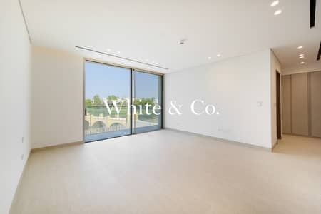 5 Bedroom Villa for Rent in Jumeirah Park, Dubai - LAKE BACKING | NEVER LIVED IN | TURNKEY