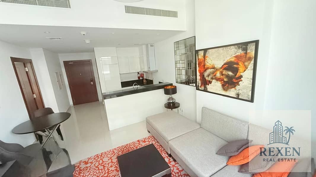 5 INSIDE LIVING ROOM. jpeg