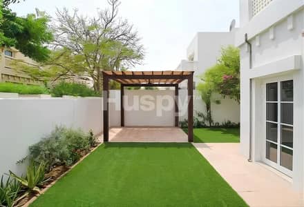 4 habitaciones Villa para en Alquiler en The Lakes, Dubai - Villa en The Lakes,Zulal,Zulal 2, 4 dormitorios, 290000 AED - 16581883 4 habitaciones Villa para en Alquiler en The Lakes, Dubai - Villa en The Lakes,Zulal,Zulal 2, 4 dormitorios, 290000 AED - 16581883