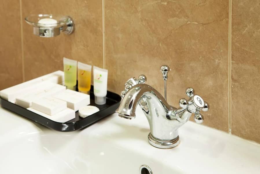 4 bathroom. jpg