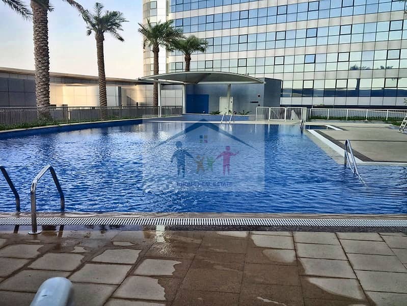 16 pool-03-pool-poolside. jpg