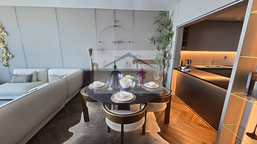 5 sun-03-dining-open-kitchen. jpg
