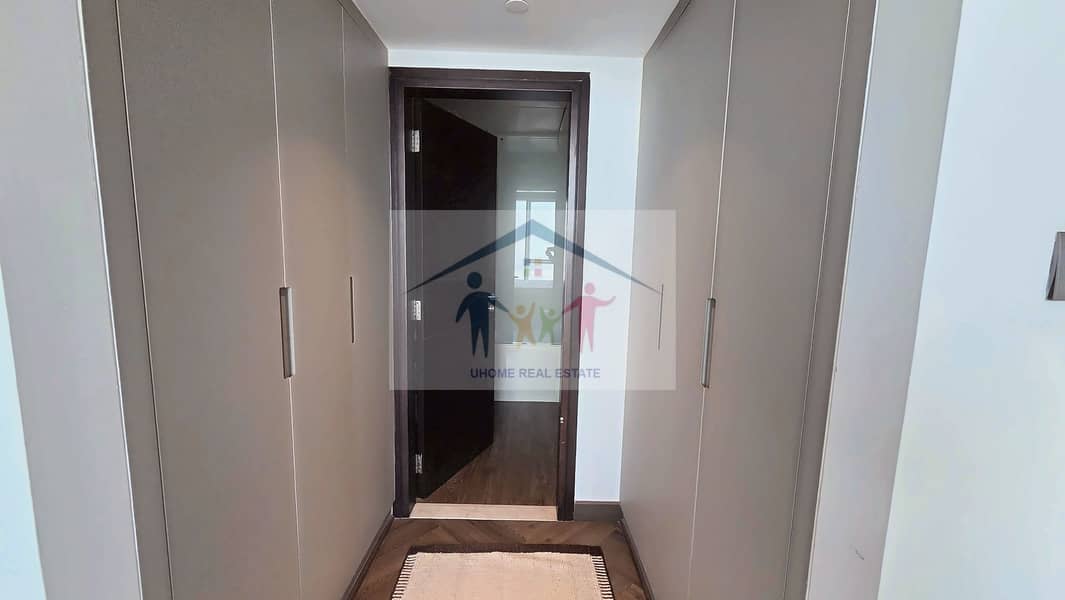 10 sun-09-walk-in-wardrobe. jpg
