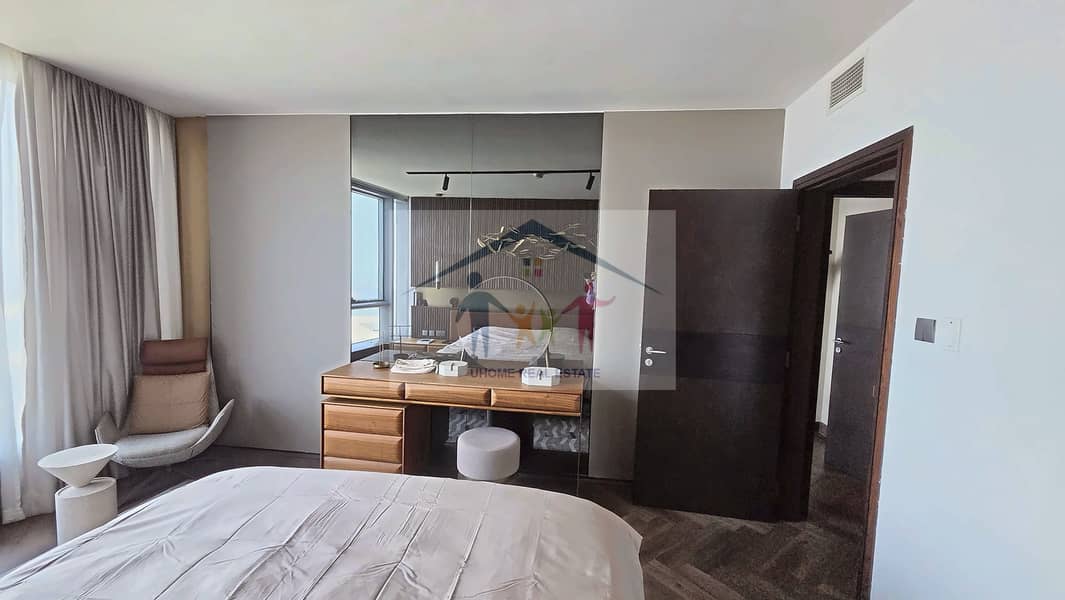19 sun-18-master-bathroom. jpg