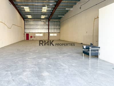 مستودع  للايجار في مجمع دبي للاستثمار، دبي - Large open warehouse suitable for garage activity in Dubai Investment Park 2