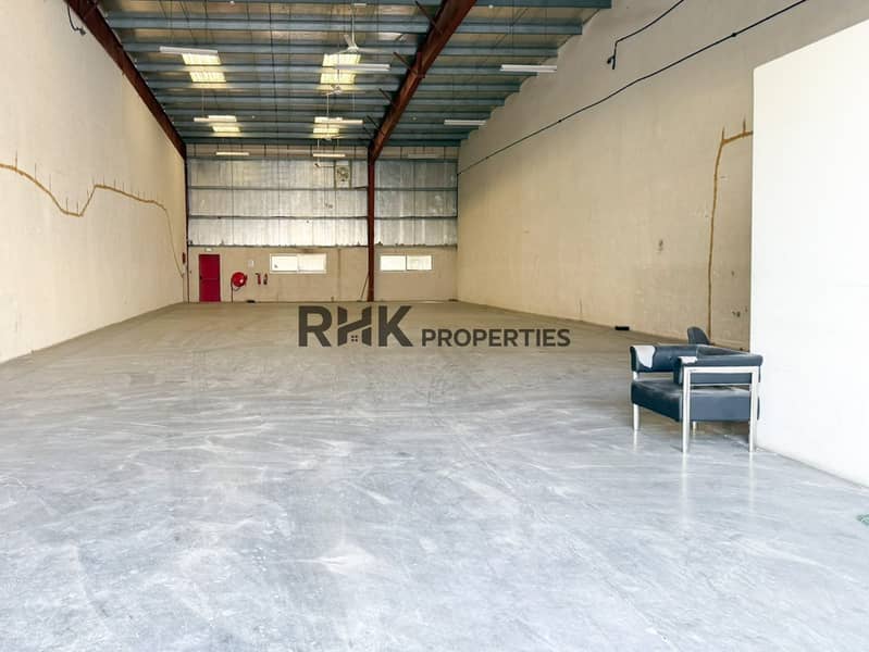 Large open warehouse suitable for garage activity in Dubai Investment Park 2 Large open warehouse suitable for garage activity in Dubai Investment Park 2