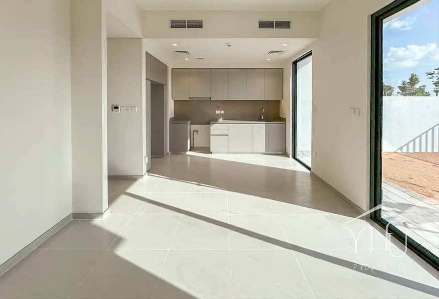 Bright & Spacious | Vacant | Close To Amenities Bright & Spacious | Vacant | Close To Amenities